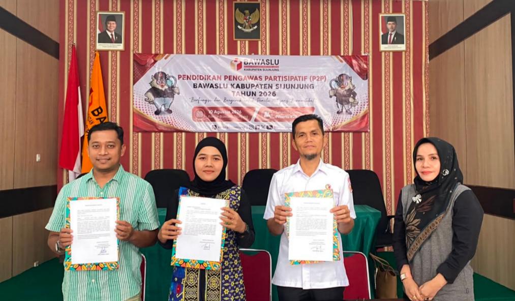 PENANDATANGANAN IKU PIMPINAN BAWASLU SIJUNJUNG